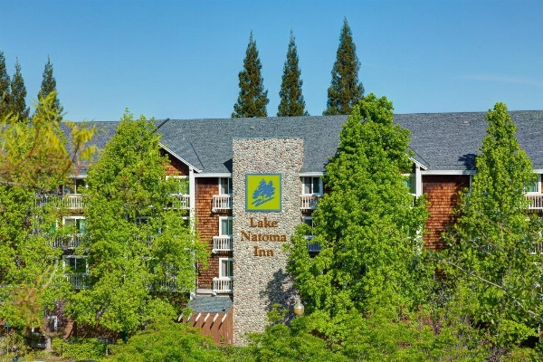 Lake Natoma Inn image 1